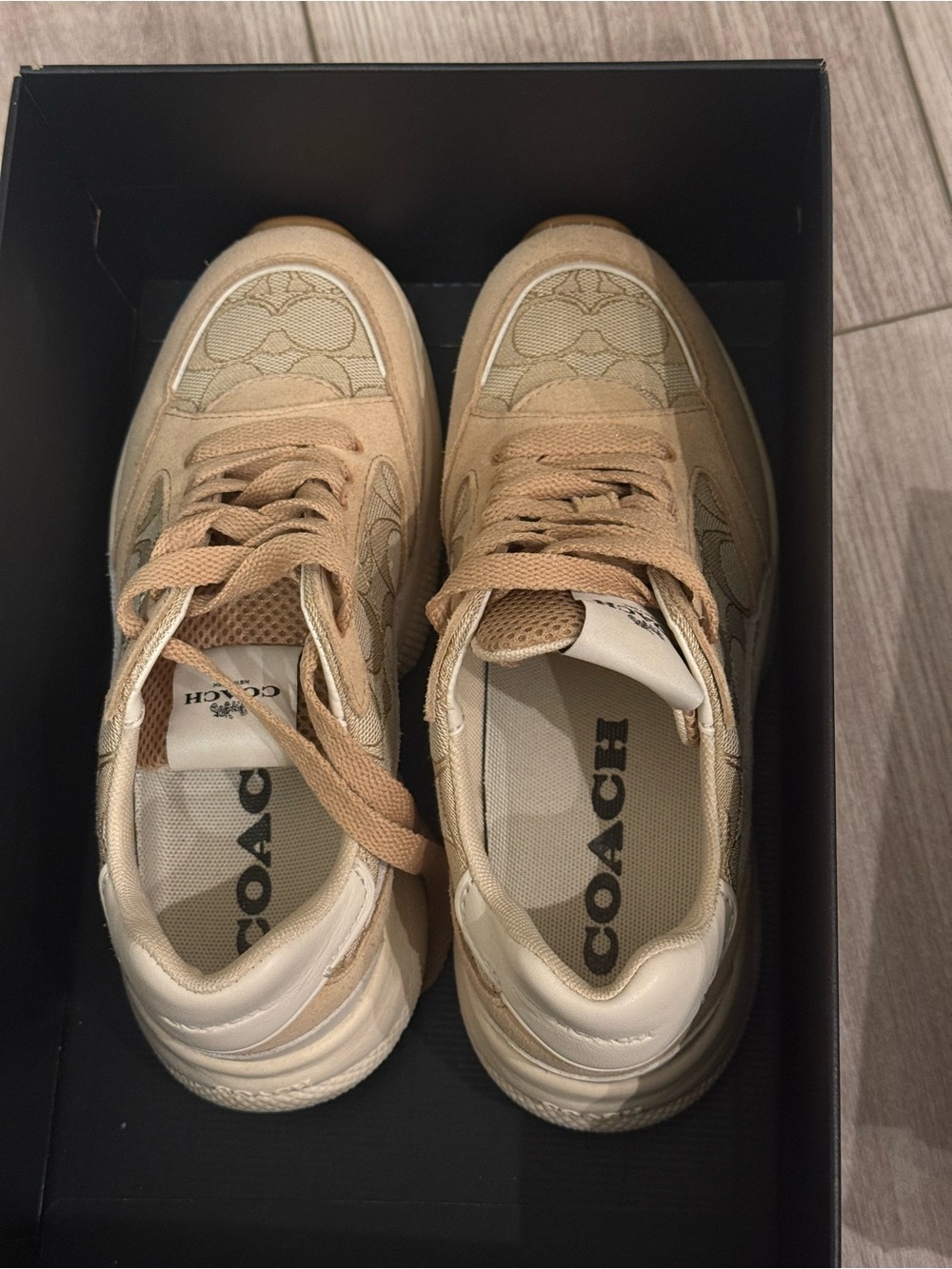 Coach Women's Beige/Tan Signature Sneakers